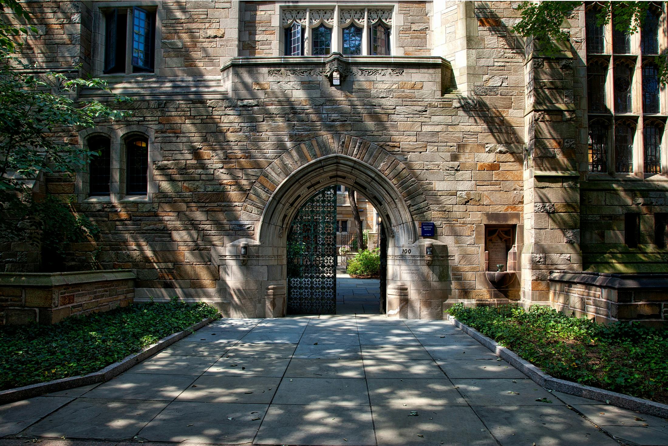 5 Best Schools Offering Associate Degrees in Australia